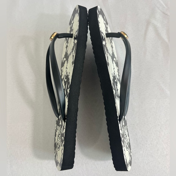 Tory Burch Black and White Floral Sandals - Picture 5 of 13